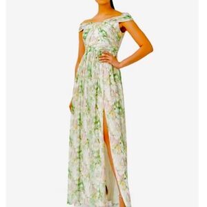 NWT ADRIANNA PAPELL Off Shoulder Chiffon Long Gown.